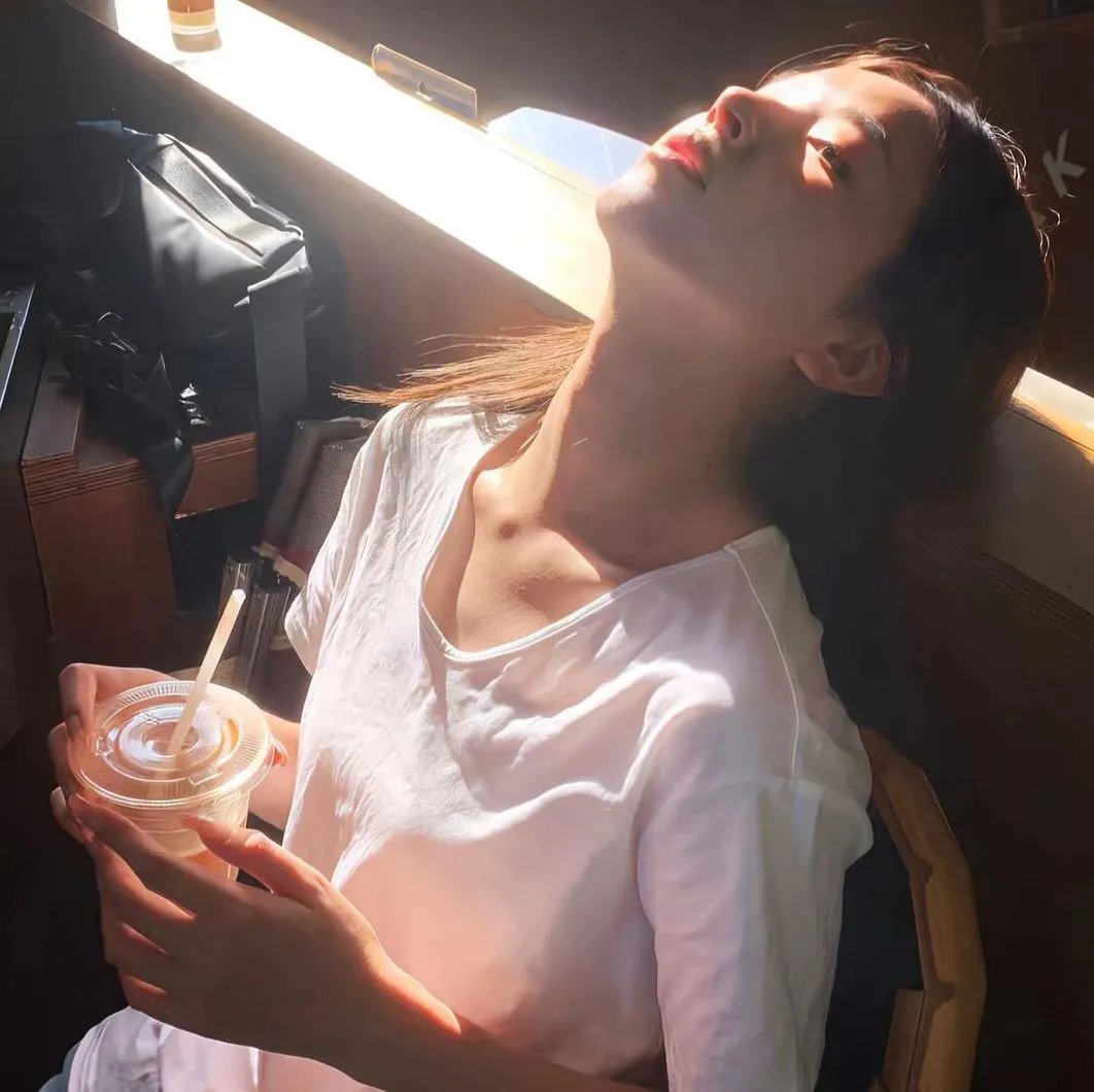 雾中湖 海报